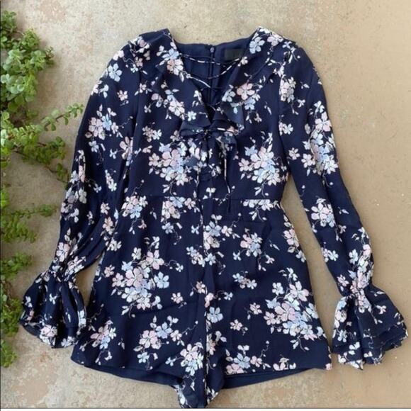 NEW INTERMIX Revolve Navy Blue White Silk Lace Up Ruffle Shorts Floral Romper 4 - Picture 5 of 9